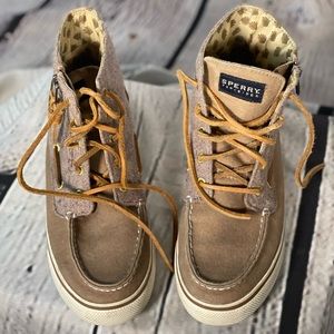 Size 7 Women’s Sperry Top Spiders. Excellent condition.